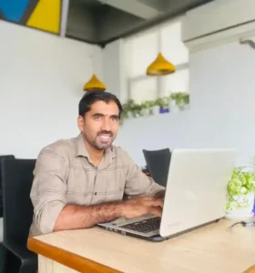 Dubai freelance digital marketing expert optimizing SEO and social media campaigns